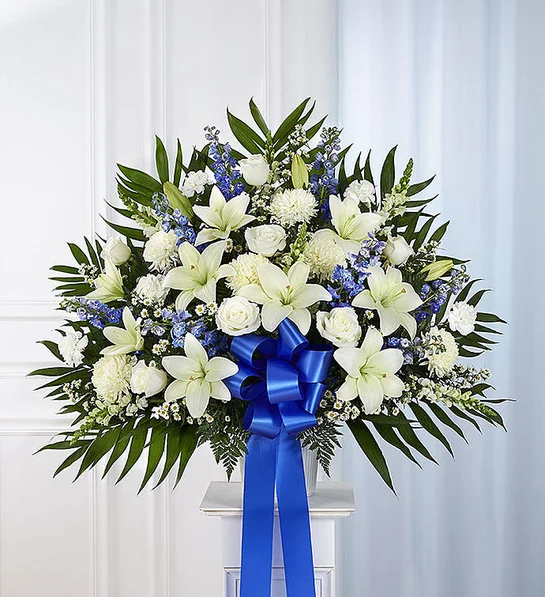 美国白事送花 Heartfelt Sympathies Blue & White Funeral Standing Basket